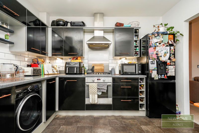 Property photo 3 of 12 Photo 7