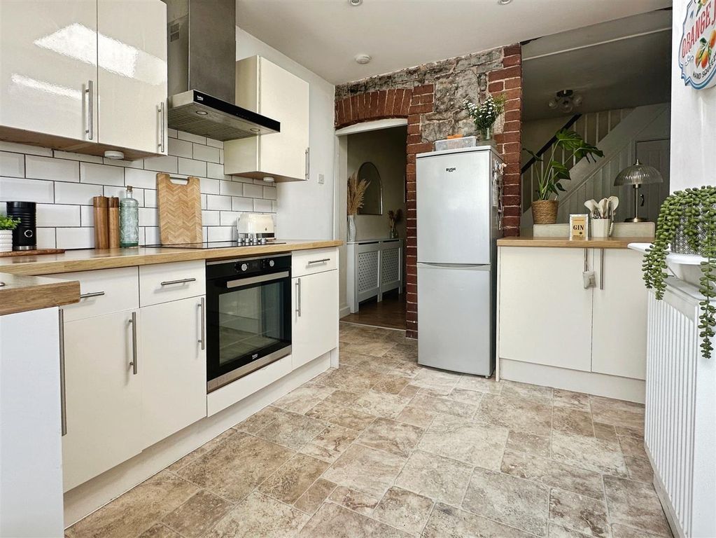 Property photo 3 of 17 Kitchen.Jpg