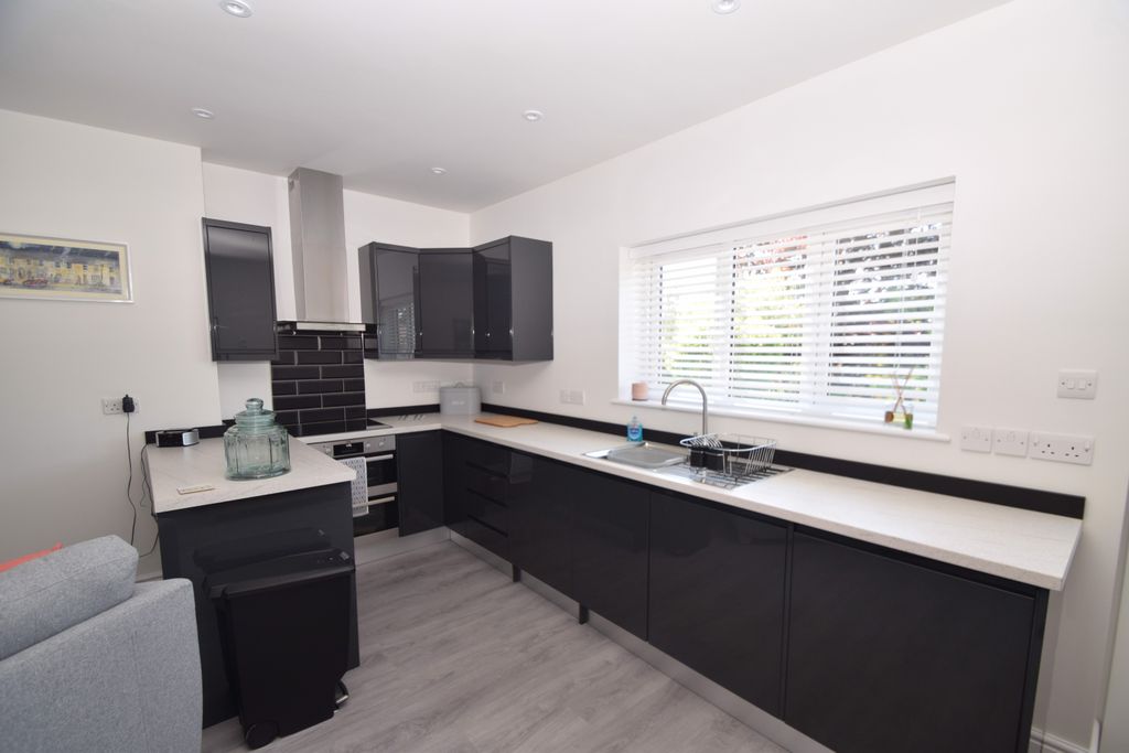 Property photo 2 of 9 Photo 4