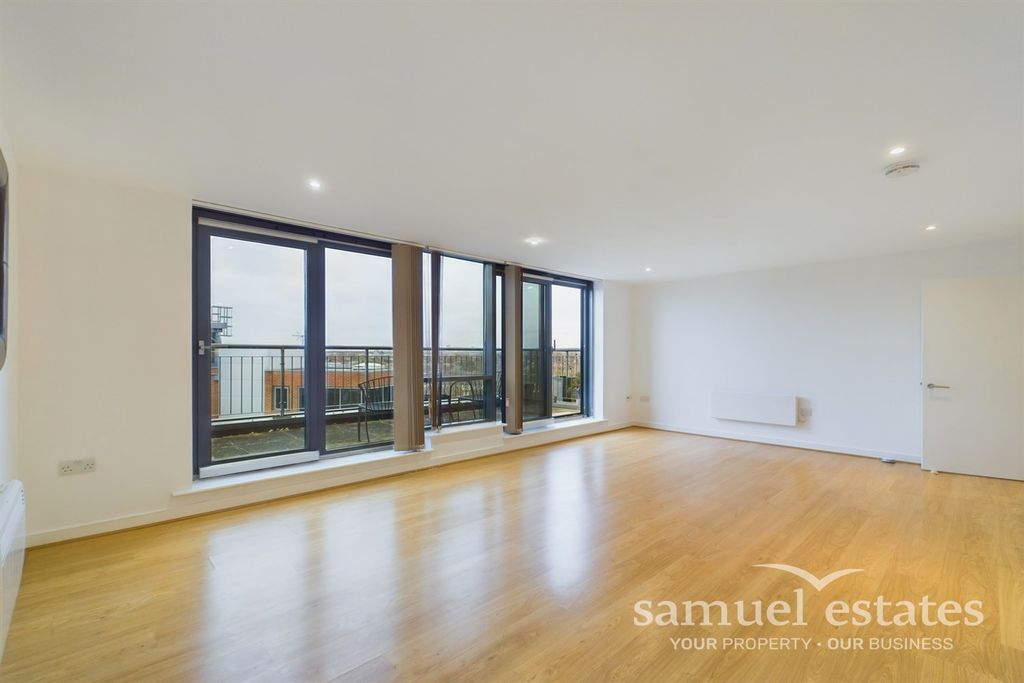 Property photo 1 of 11 Living Room