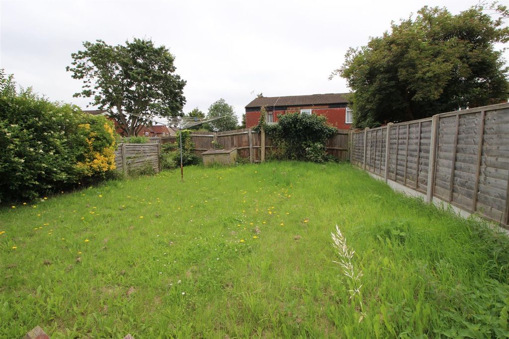 Property photo 2 of 10 Gard.Jpg