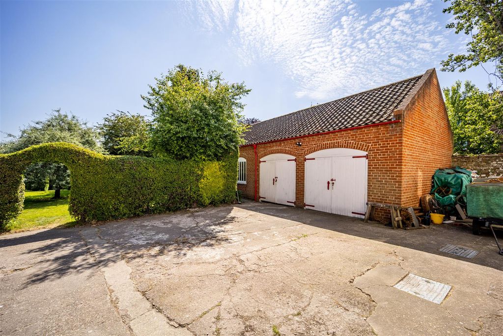 Property photo 3 of 64 16 Willoughby Road (Boston)-8 (1).Jpg