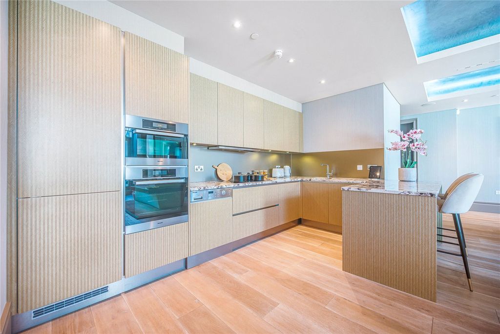 Property photo 3 of 12 Kitchen