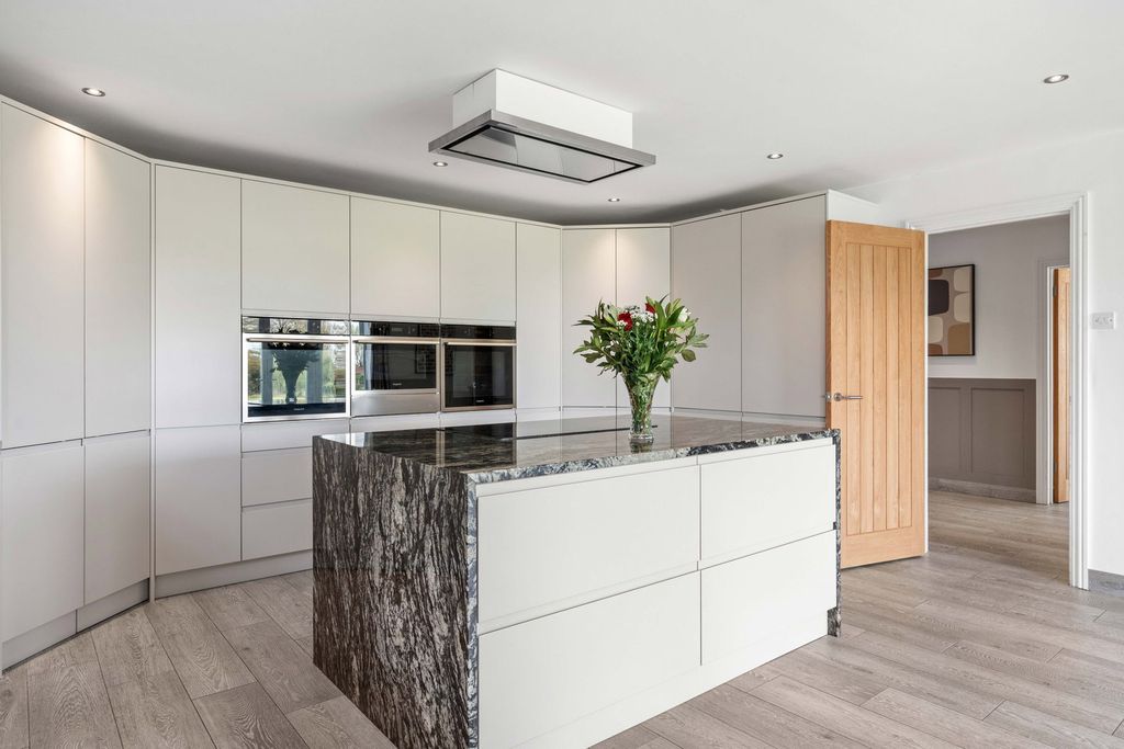 Property photo 3 of 50