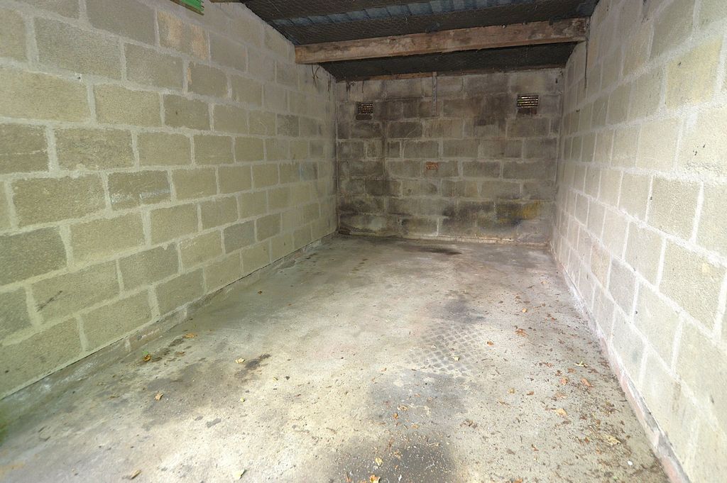 Property photo 2 of 2 Garage Internal