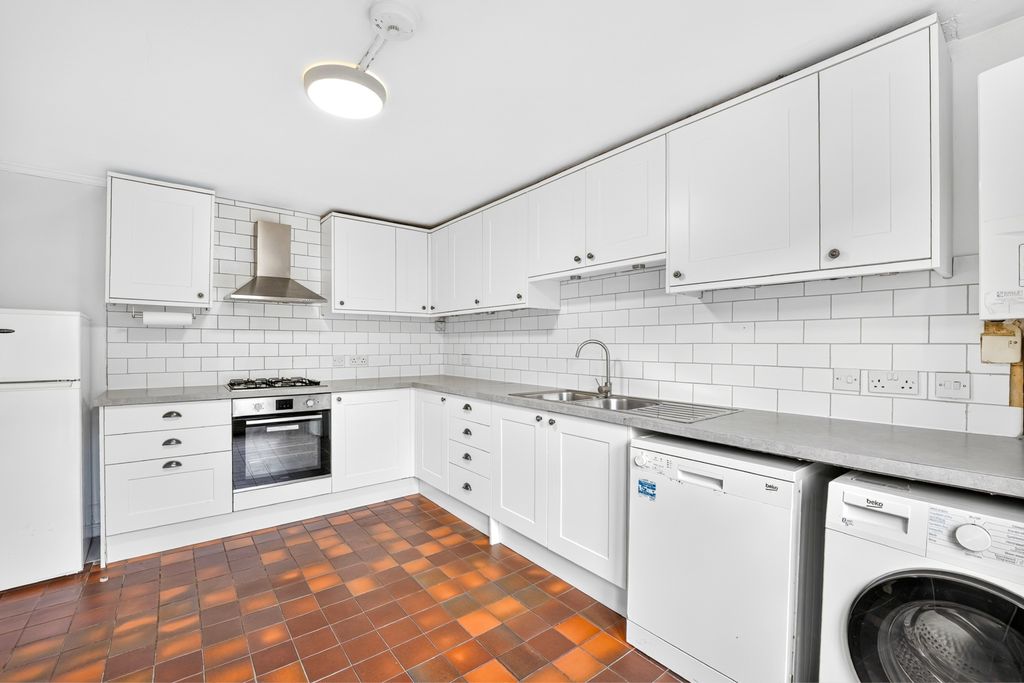 Property photo 2 of 19 Kitchen