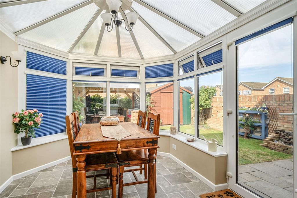 Property photo 3 of 20 Conservatory