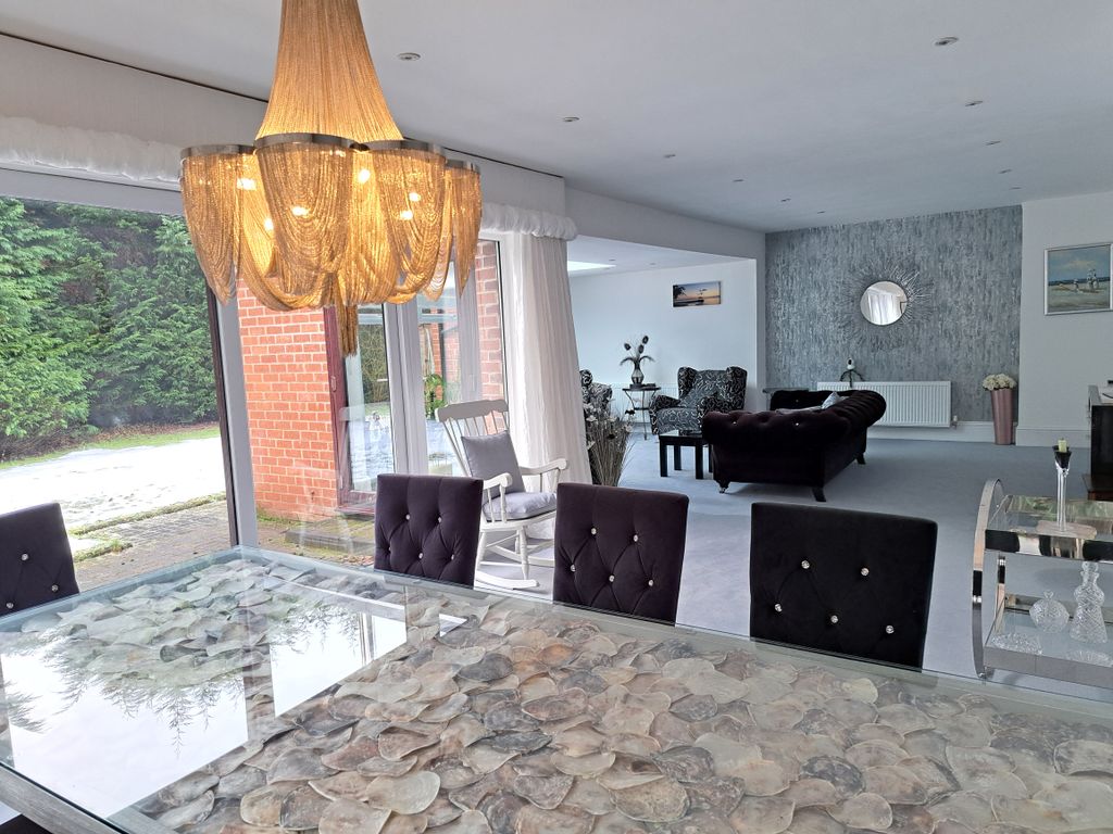 Property photo 1 of 37 Entertain
