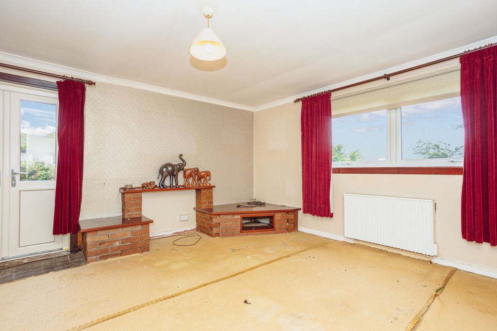 Property photo 2 of 22 Living Room