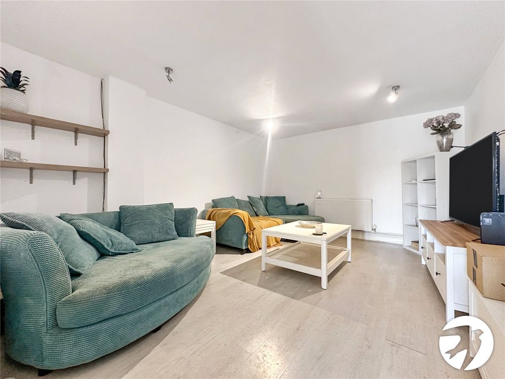 Property photo 3 of 11 Living Room