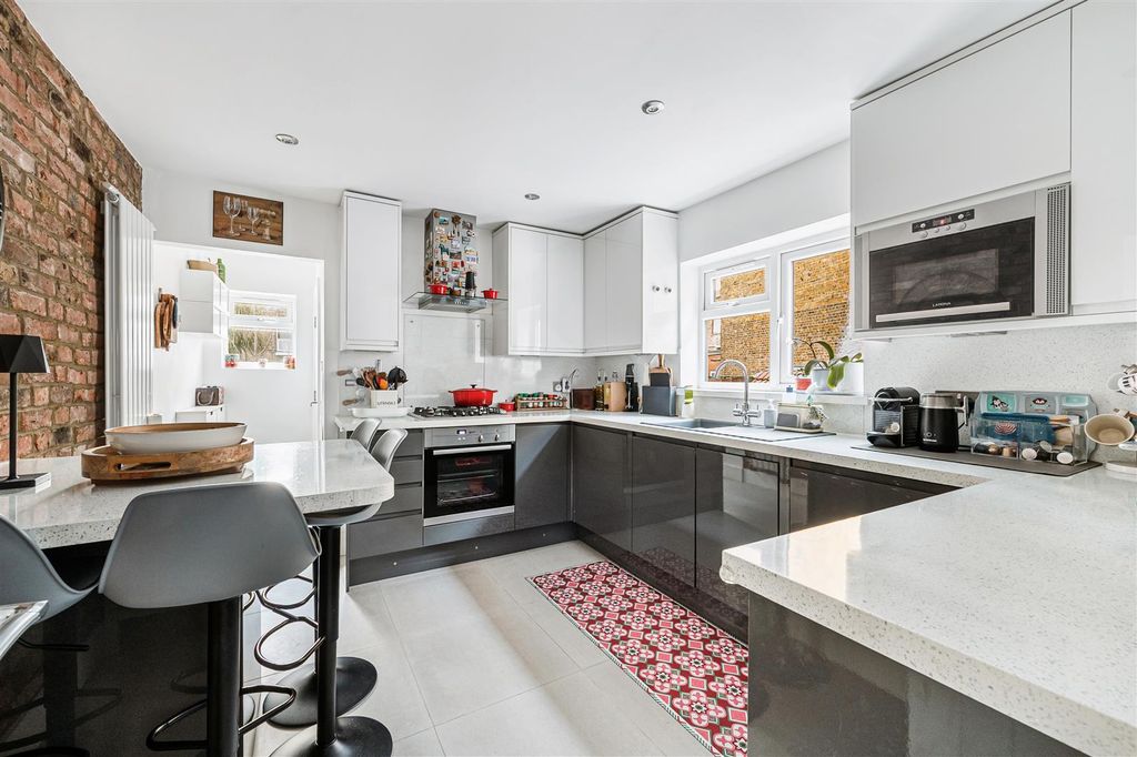 Property photo 3 of 17