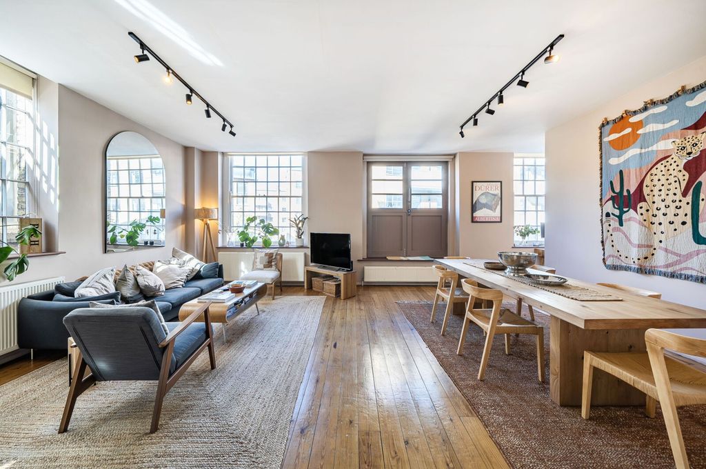 Property photo 3 of 26