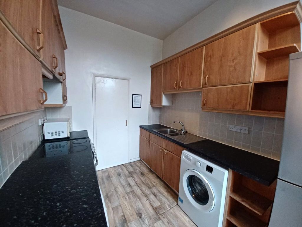 Property photo 3 of 7 Kitchen