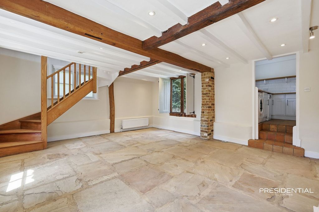 Property photo 2 of 27