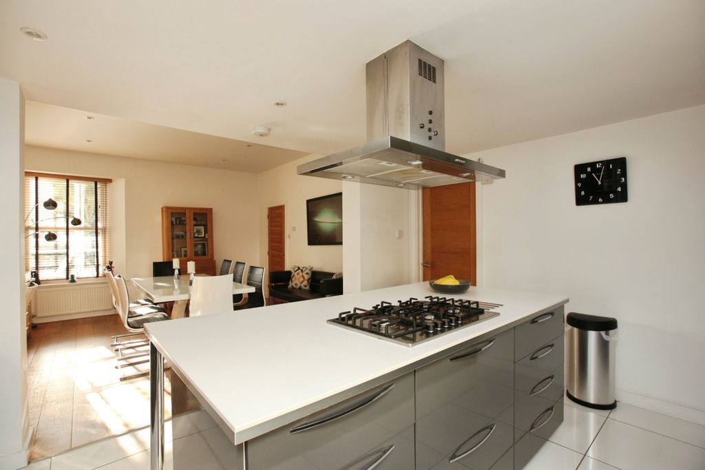 Property photo 2 of 30 Kithen:Diner