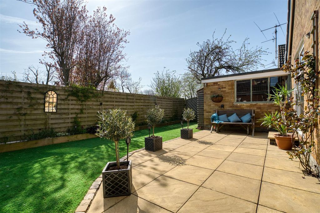 Property photo 3 of 27