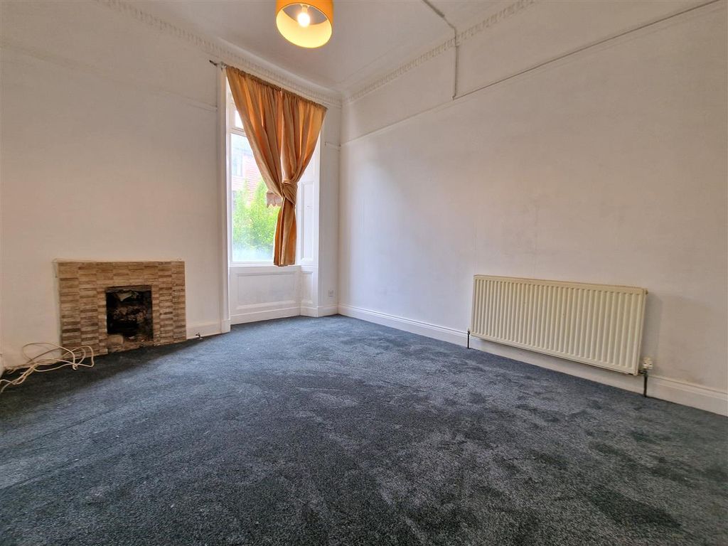 Property photo 2 of 6 Lounge