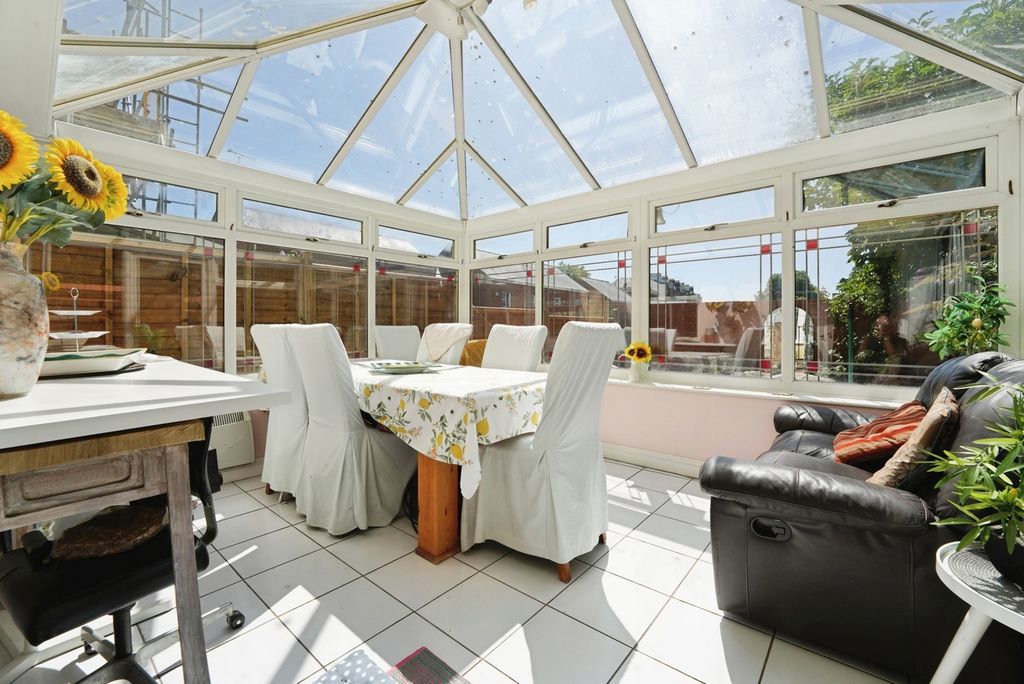 Property photo 3 of 17 Conservatory