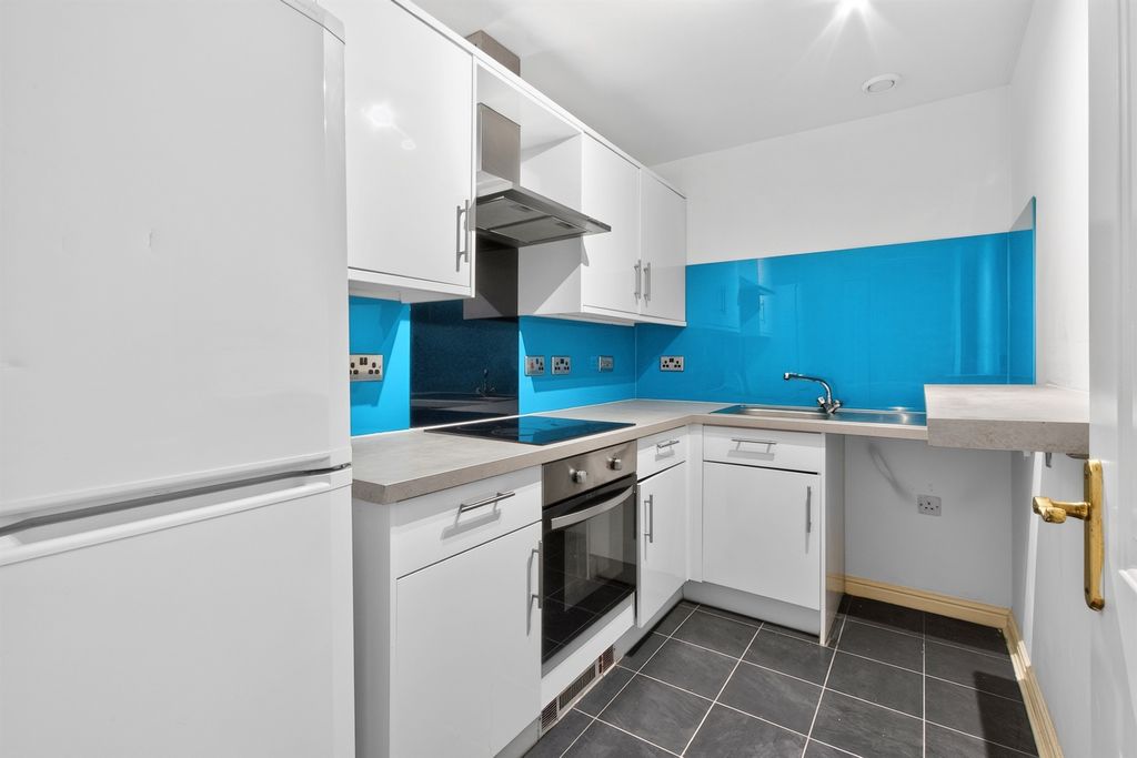 Property photo 3 of 18