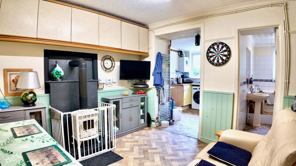 Property photo 3 of 35