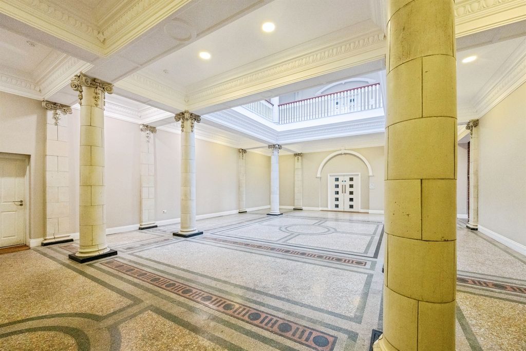 Property photo 2 of 20