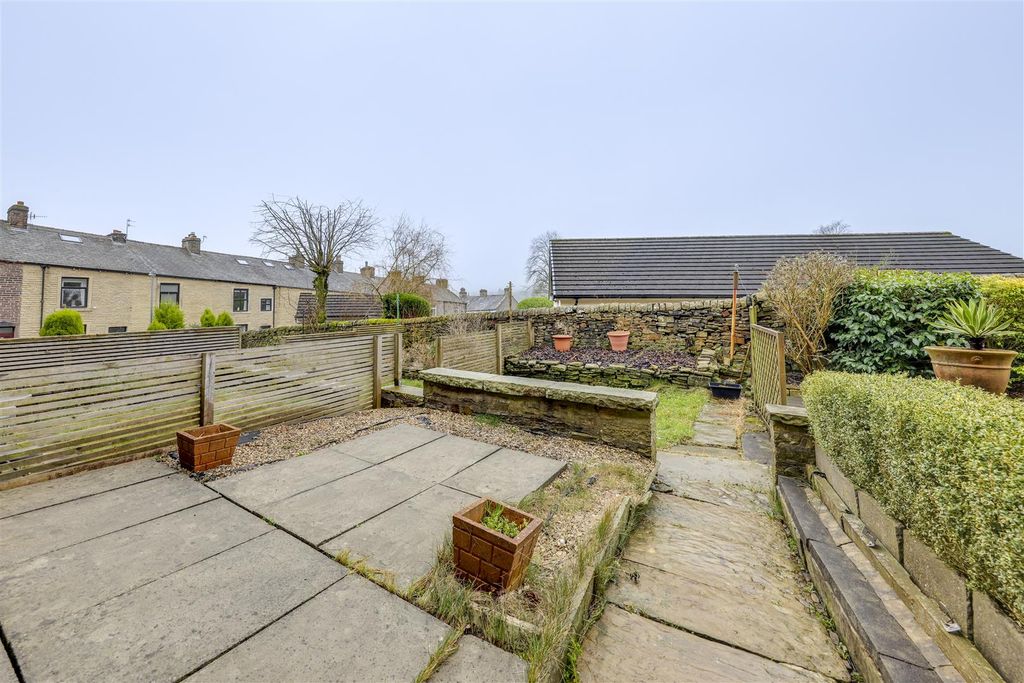 Property photo 3 of 20 Front Garden