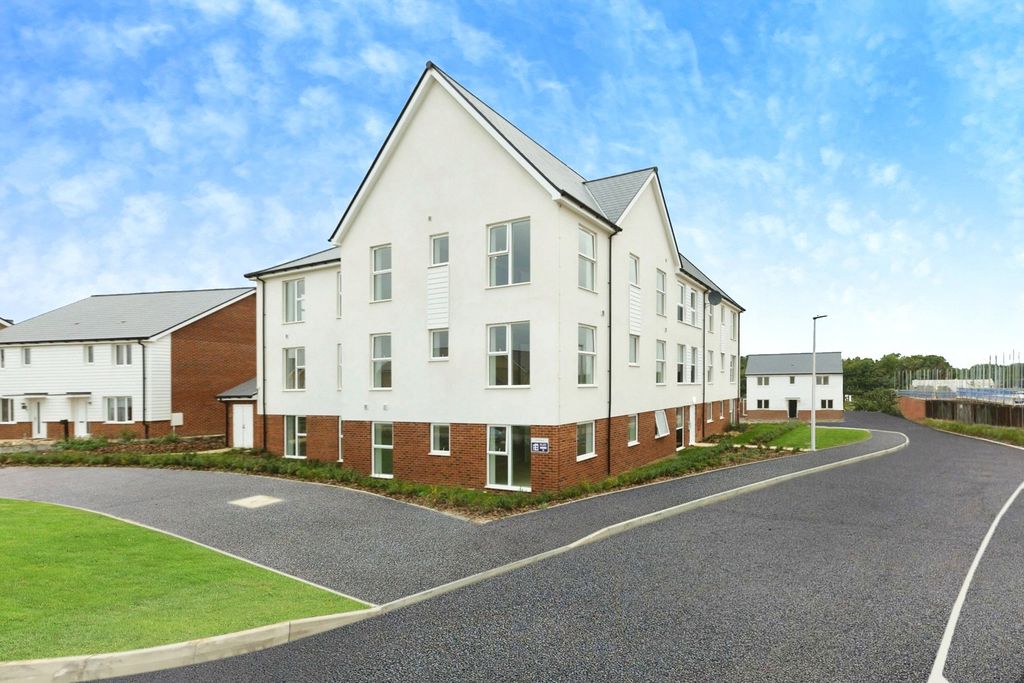 Property photo 1 of 7 External