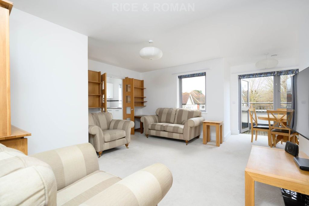 Property photo 2 of 20