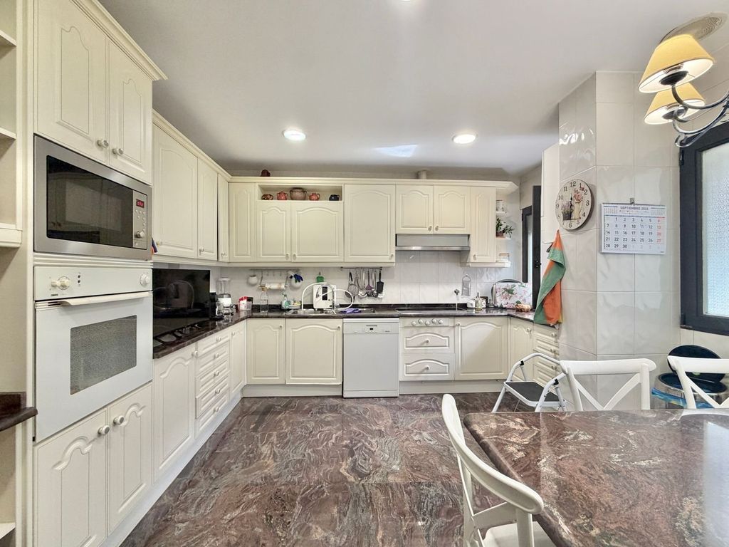 Property photo 3 of 35