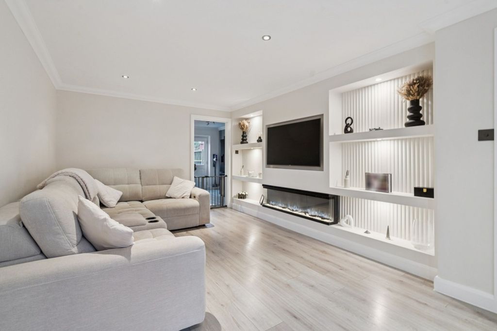 Property photo 1 of 21