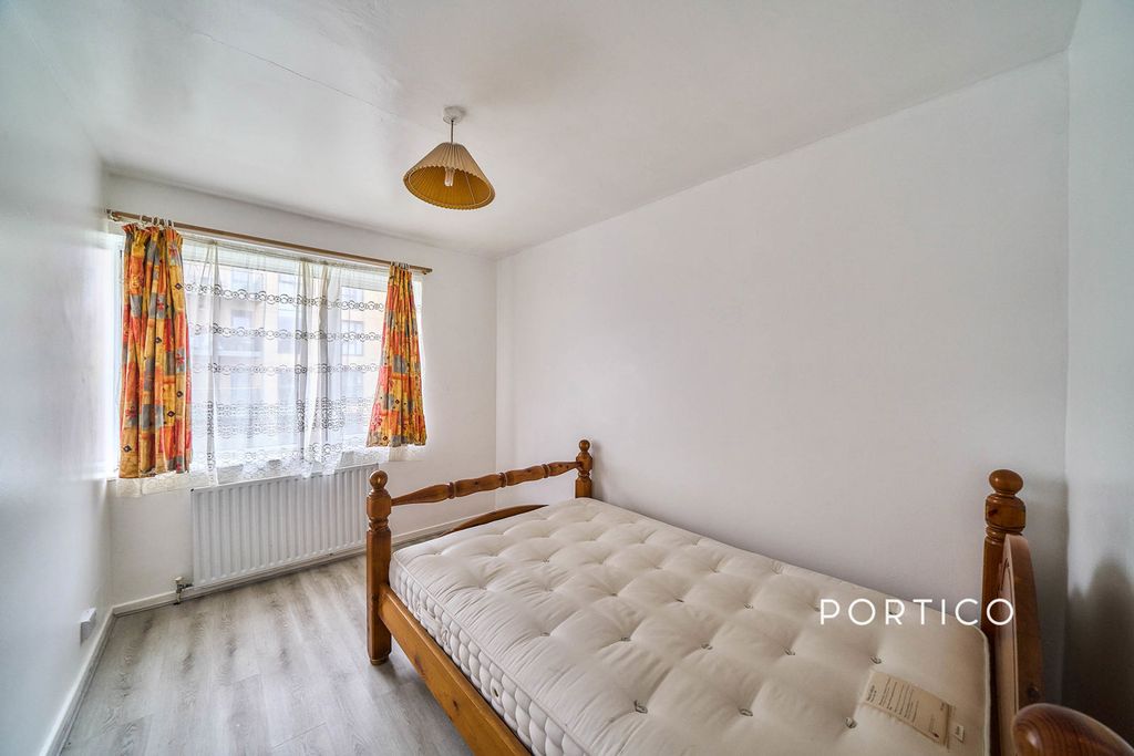 Property photo 3 of 10 Photo