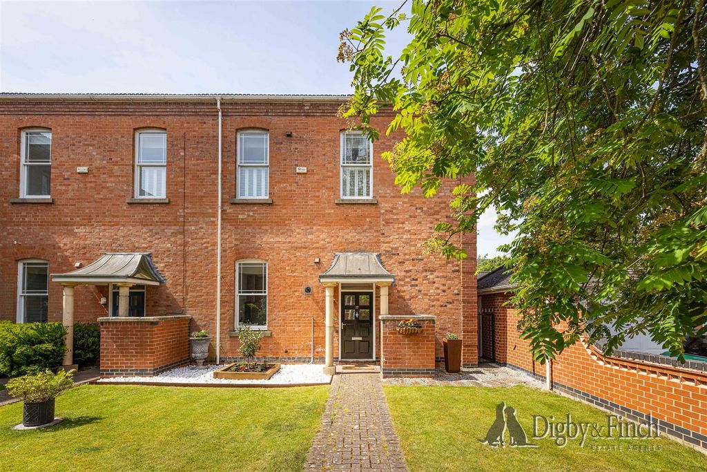 Property photo 1 of 20 17 Whitehall Court, Upper Saxondale-2Watermarked.J