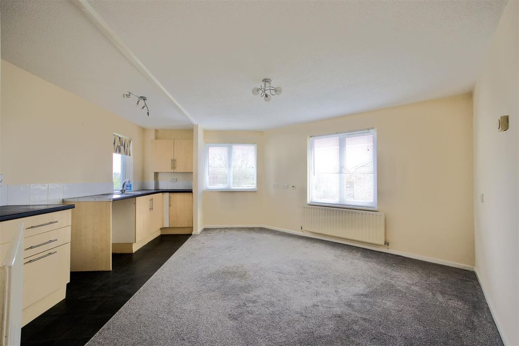 Property photo 2 of 11 Lounge/Kitchen/Diner