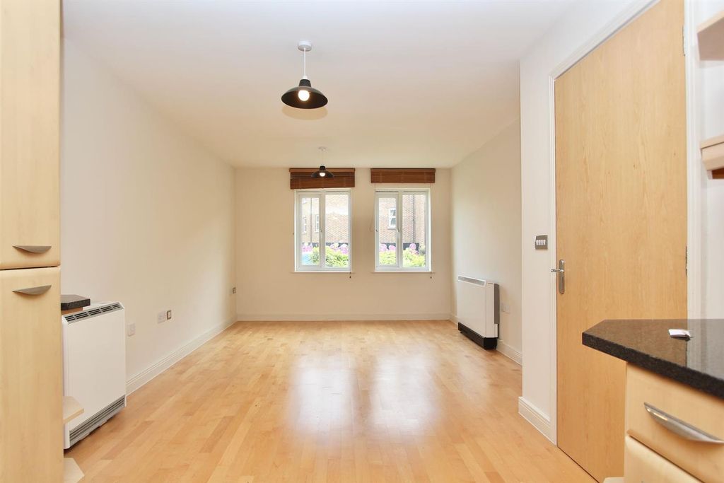 Property photo 1 of 9 Flanders House, N16