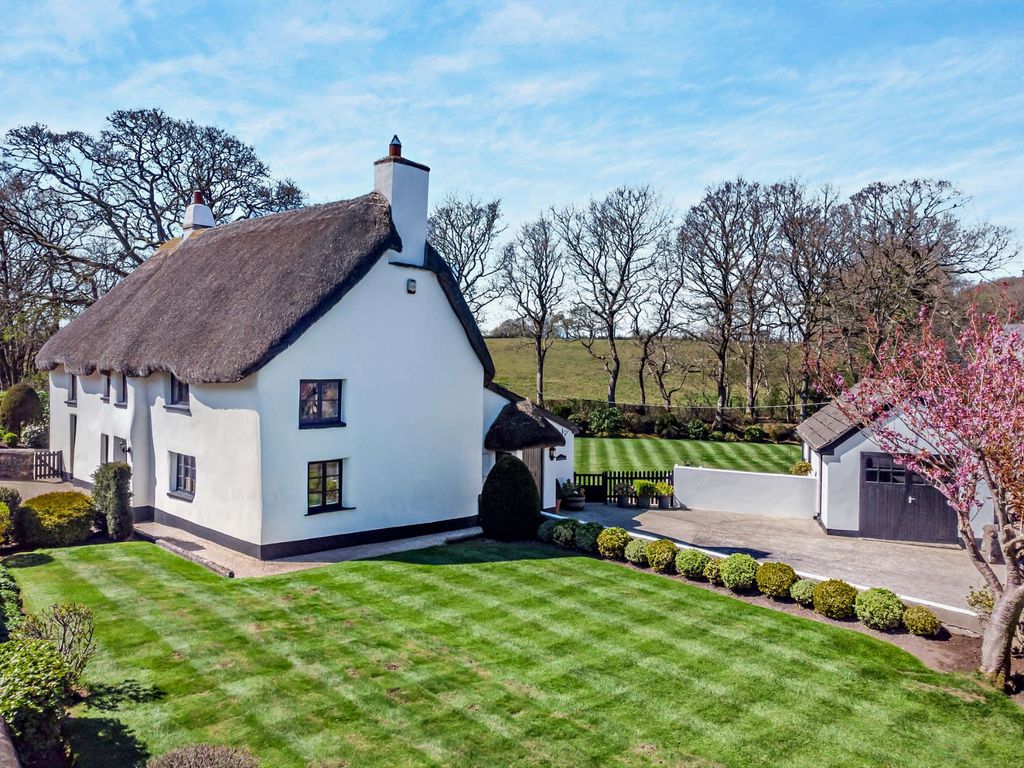 Property photo 1 of 23 Heathfields