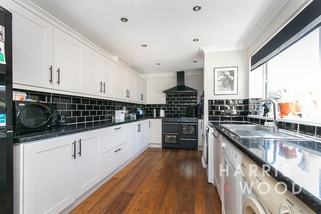 Property photo 2 of 21 4190774