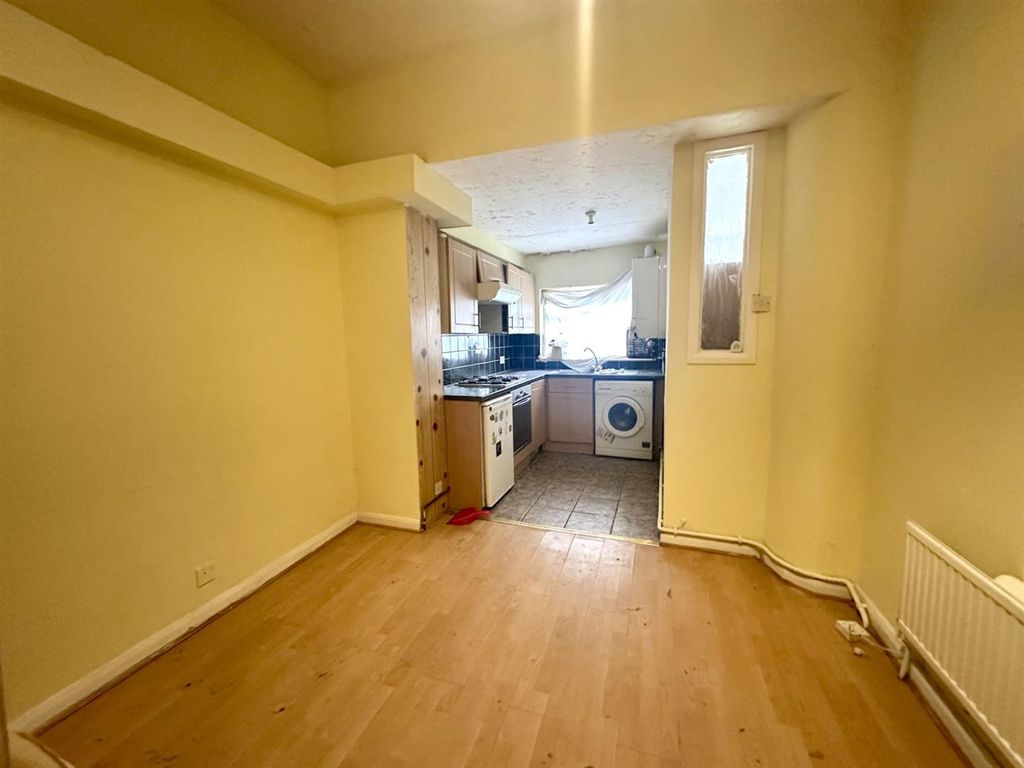 Property photo 3 of 8 Thumbnail_Img_7205.Jpg