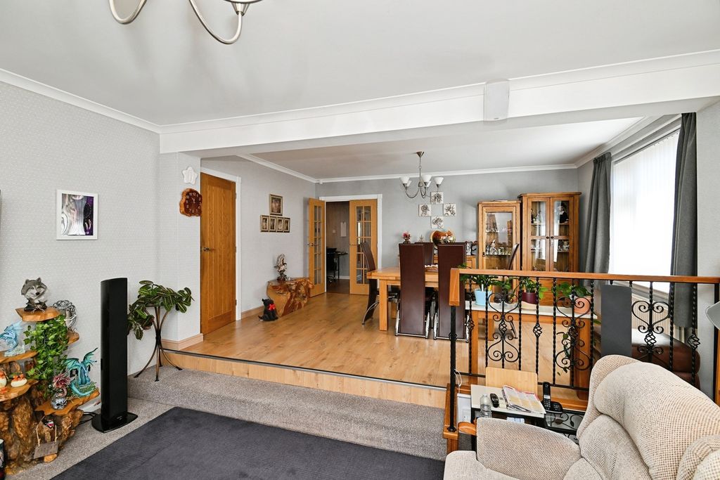 Property photo 3 of 18 Photo