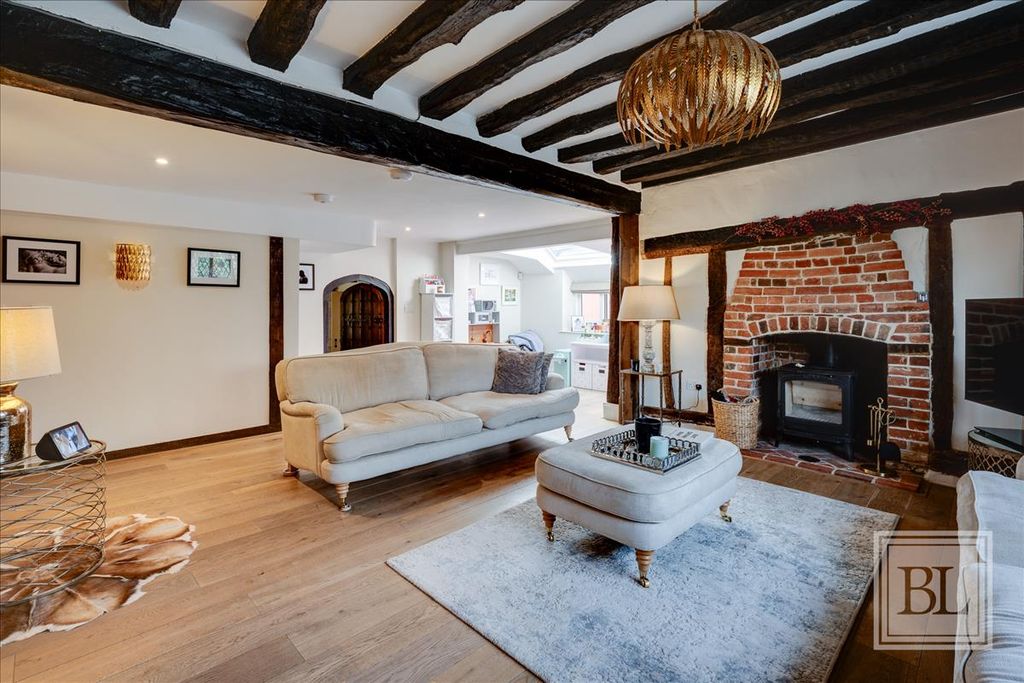 Property photo 2 of 28