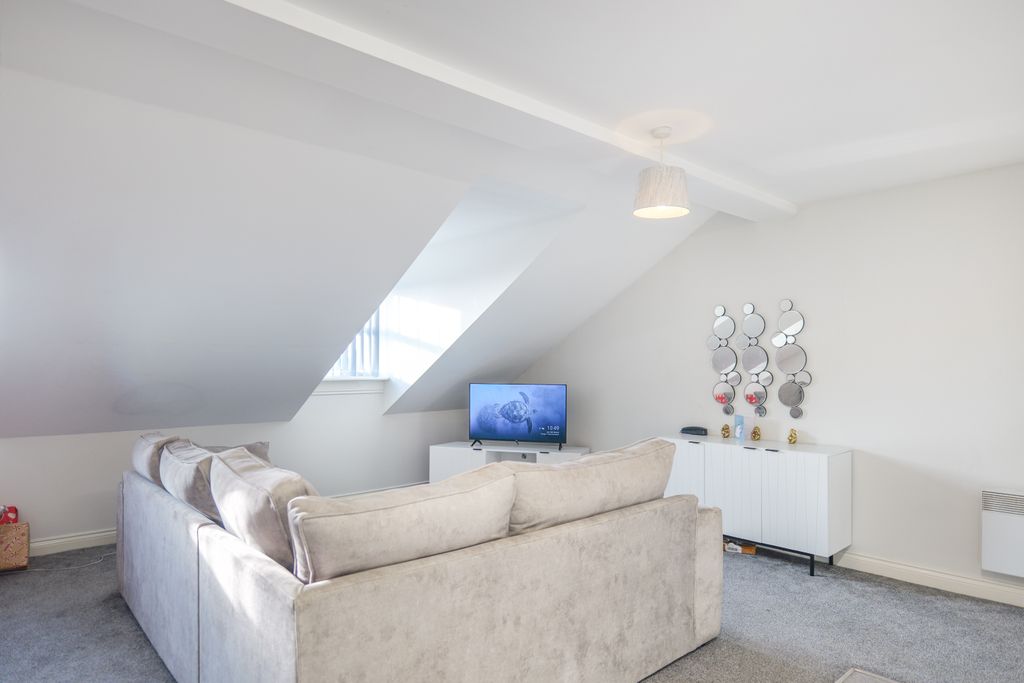 Property photo 2 of 27