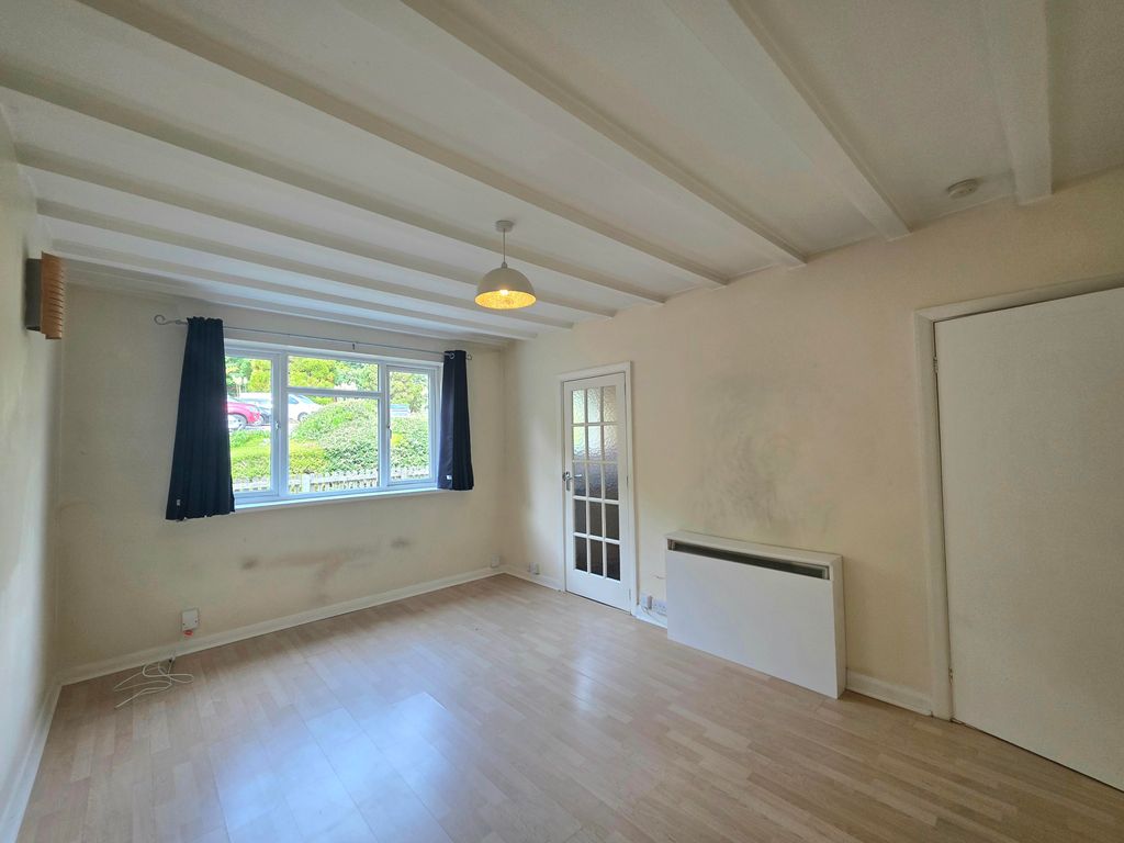 Property photo 3 of 6