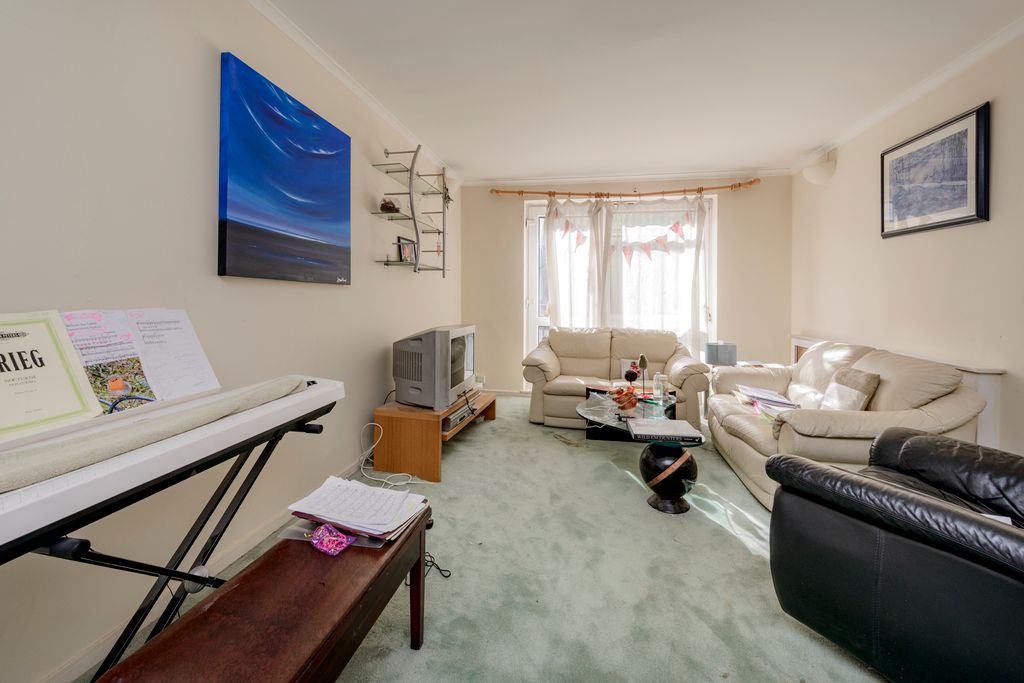 Property photo 2 of 2 38 Chester Close Sth-1000 (1).Jpg