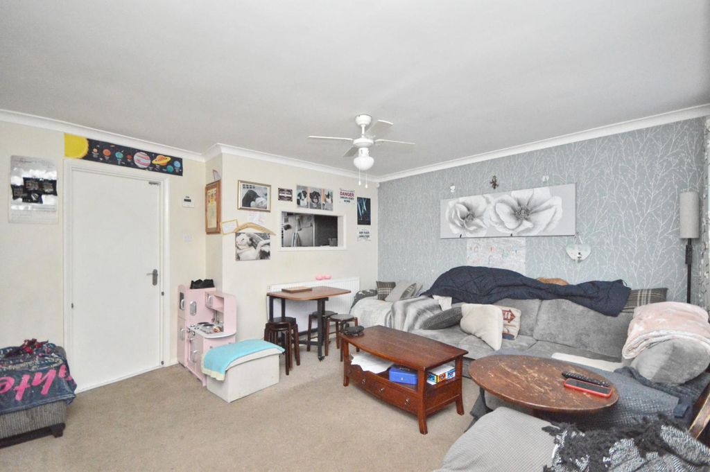 Property photo 2 of 14 Sitting Room