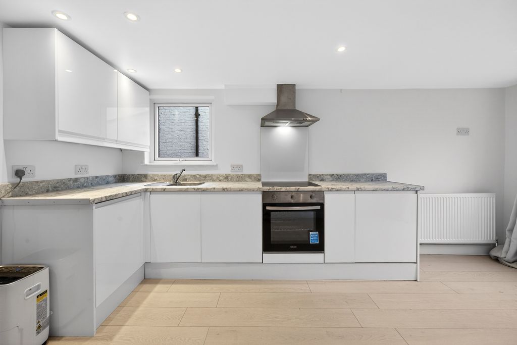 Property photo 1 of 18 Kitchen/Reception