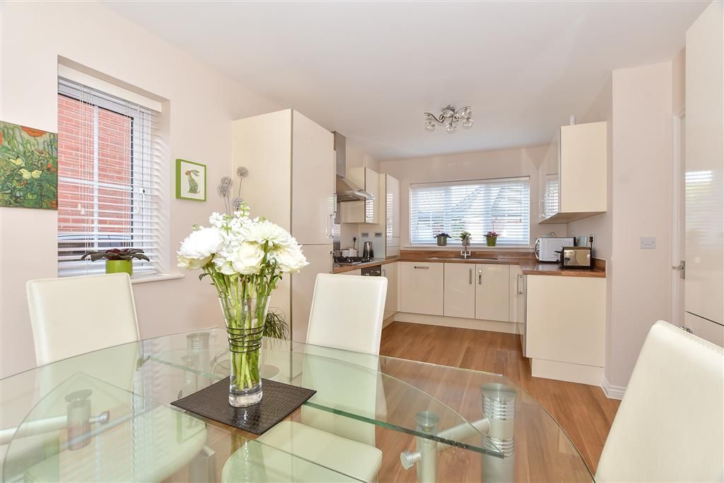 Property photo 3 of 14 Kitchen/ Dining Room