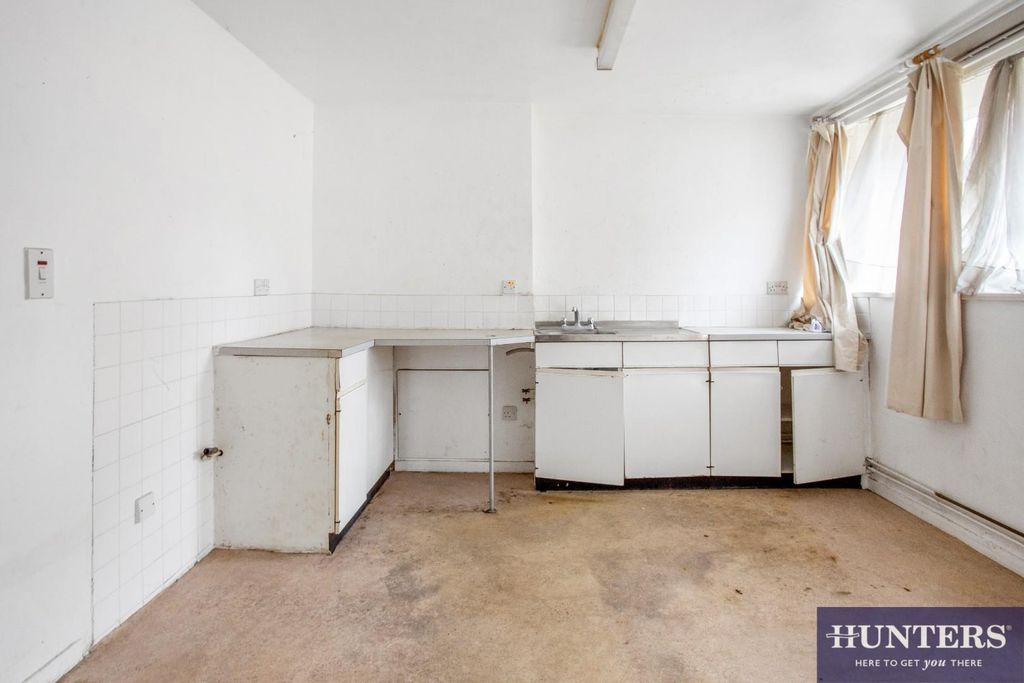 Property photo 2 of 10 Kitchen