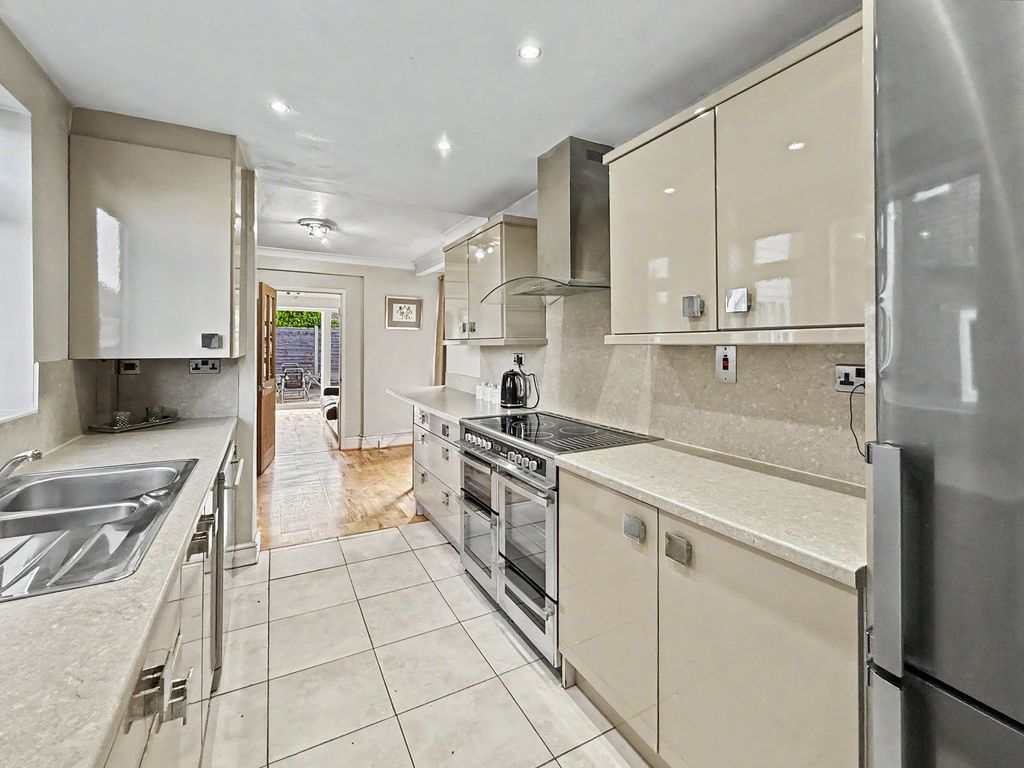 Property photo 2 of 37