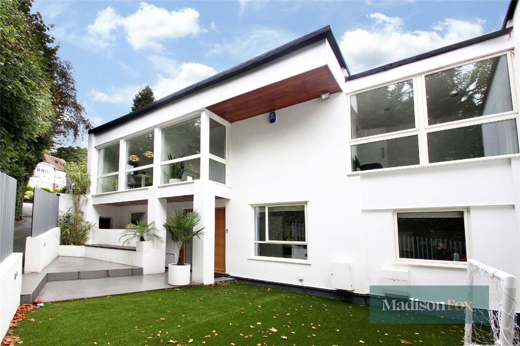 Property photo 2 of 20 Picture No. 25