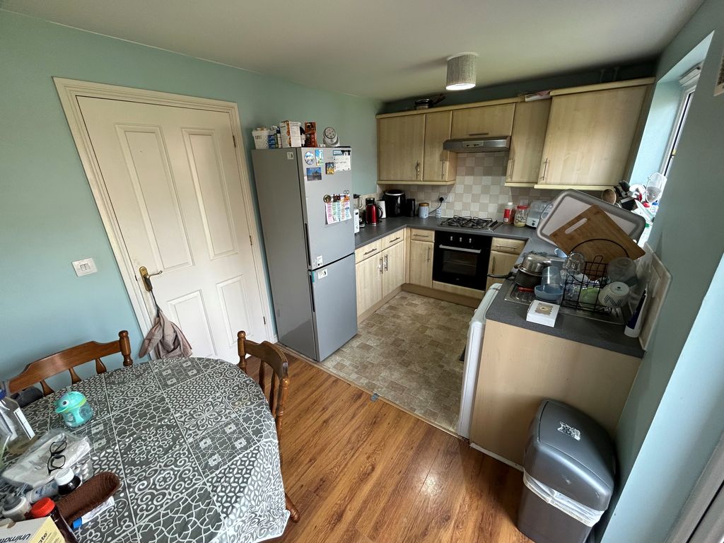 Property photo 3 of 8 Kitchen
