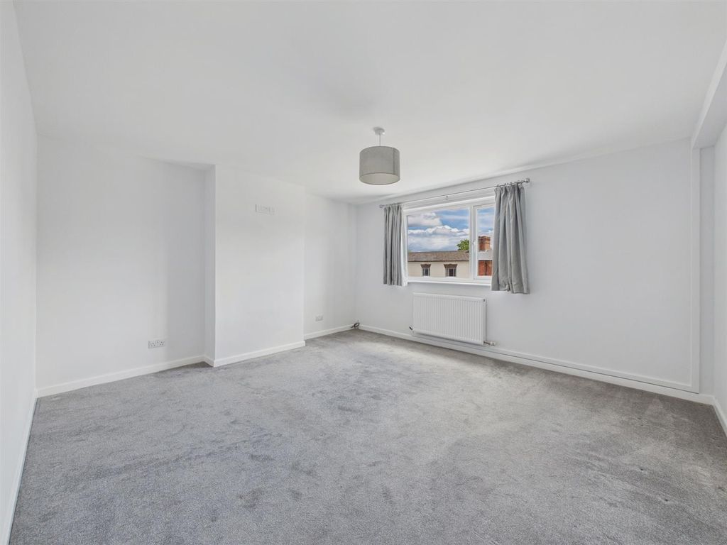 Property photo 3 of 14 Cam03972G0-Pr0389-Still012.Jpg